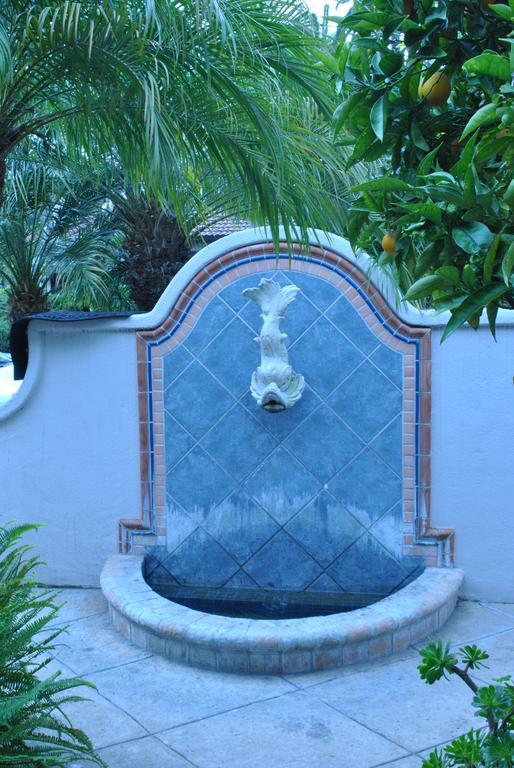 Casa Del Mar Inn Santa Barbara Exterior photo